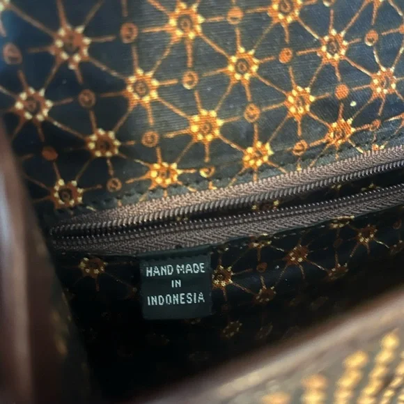 Vintage Indonesian crossbody - Picture 3 of 13